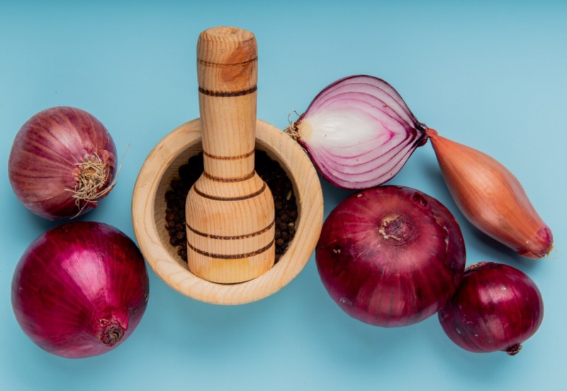 Should you be rubbing an onion on your head? No, definitely not, it’s a bad idea. Read on to find out where this myth came from and why this hack is bad news for your scalp.